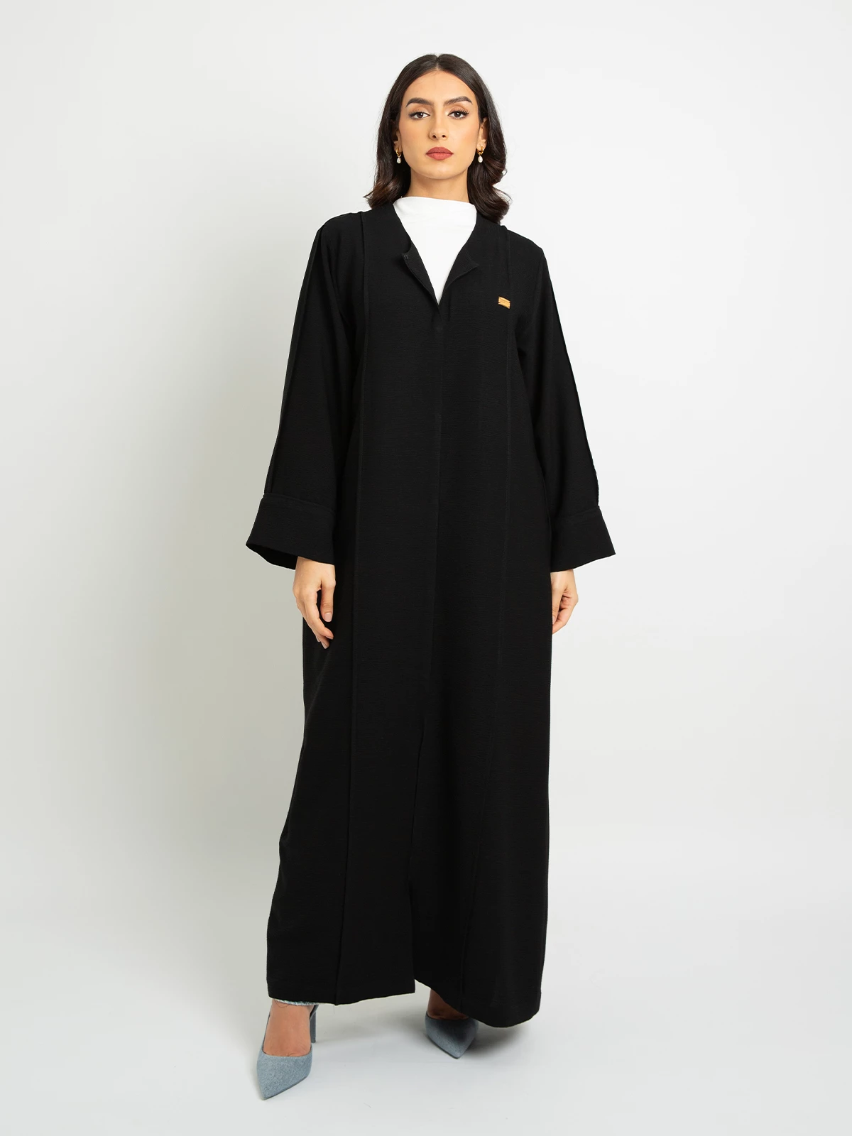 Black closed practical abaya in yoryu fabric with elegant sewing details by kaafmeem