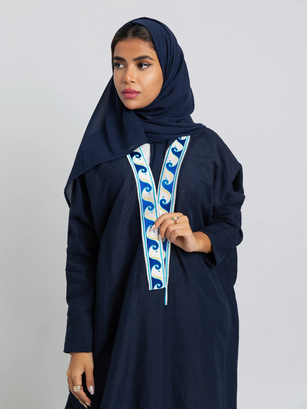 Navy long open half bisht abaya in high quality linen fabric by kaafmeem with white woven kulfa on the front