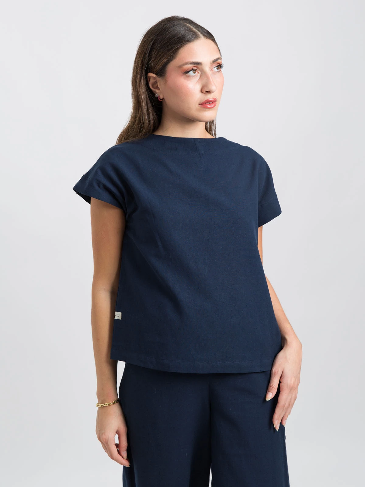 Navy matching blouse and trouser set in linen fabric with pockets and short sleeves under the abaya clothing for ramadan