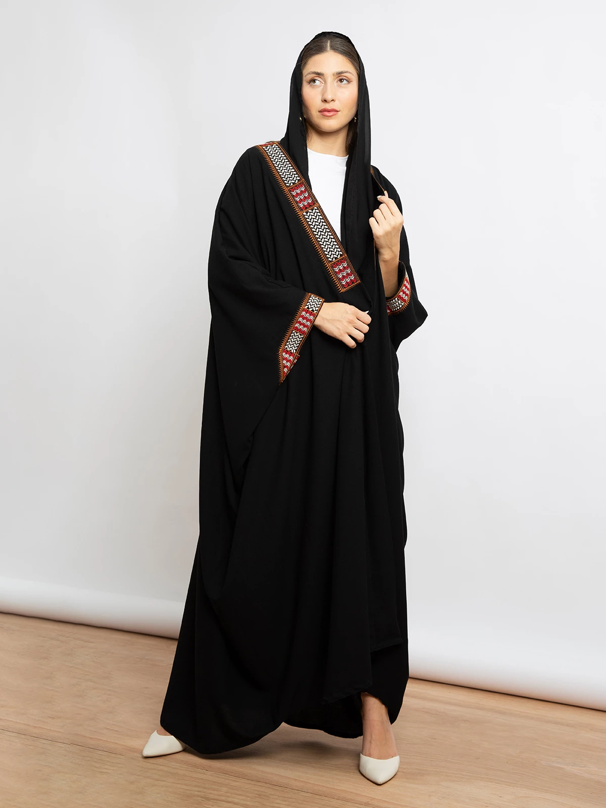 Kaafmeem: Latest Abayas, Clothing & Tarha Long embroidery bisht abaya ...