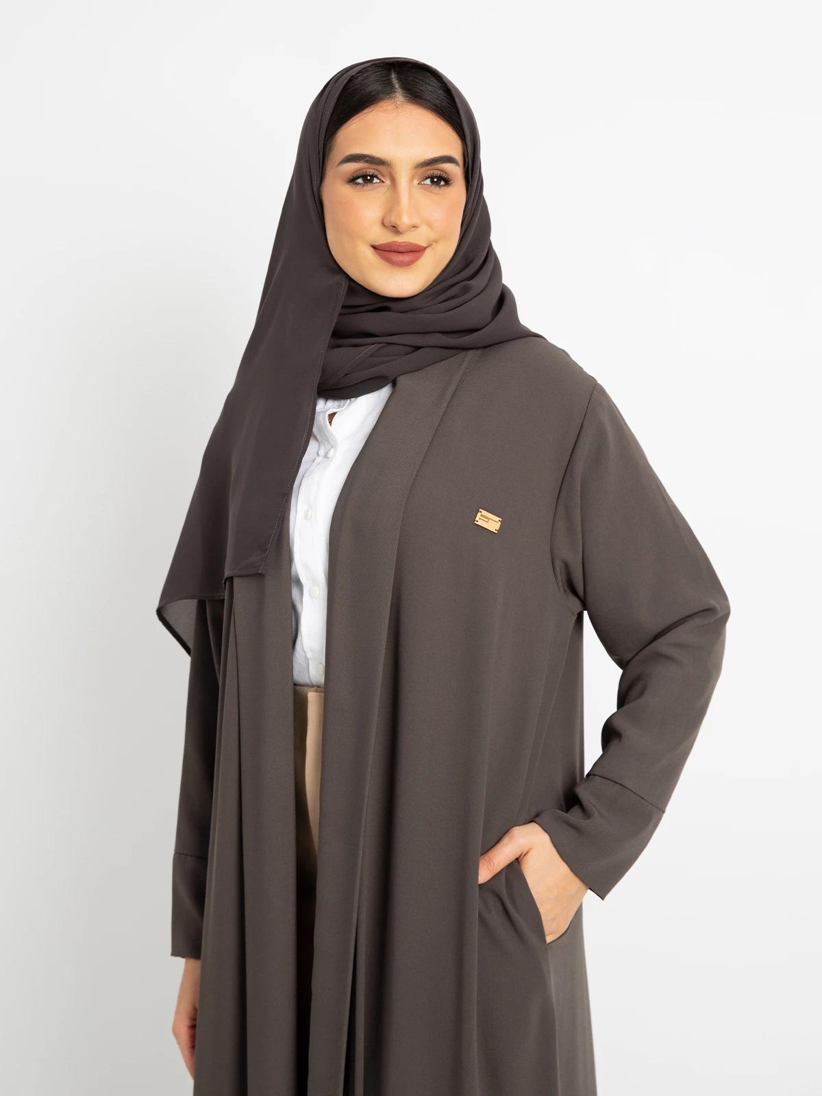 Kaafmeem women clothing regular fit gray color open long practical abaya in crepe fabric 