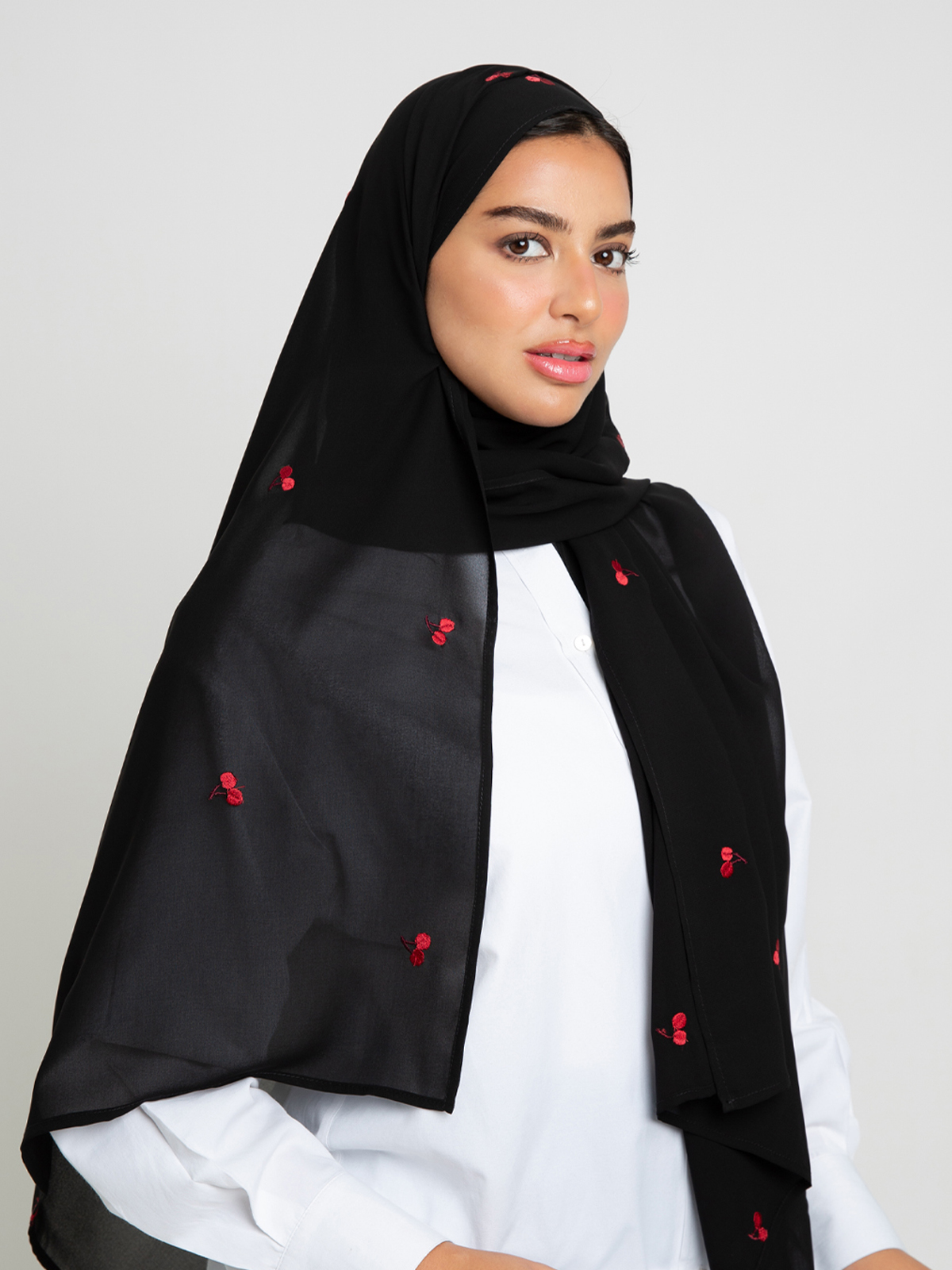طرحة سيدة الكرز ليزر أسود