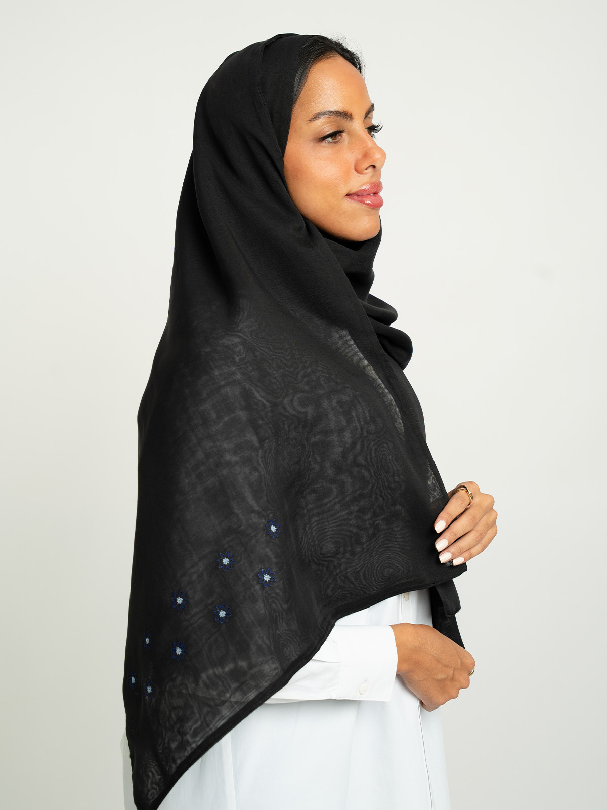 Black Scattered Roses Double Voile Tarha