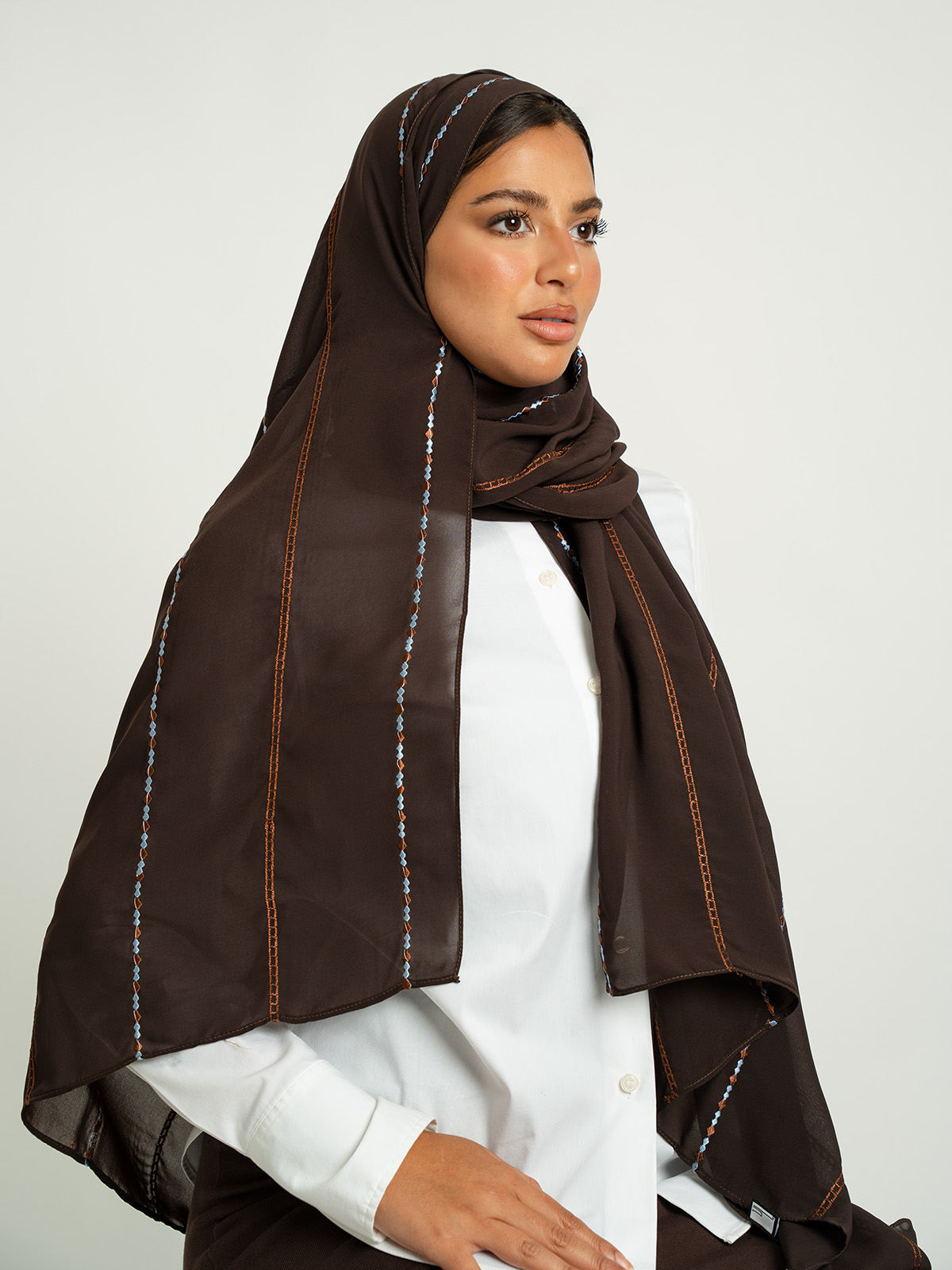 Chocolate Brown Chained Lines Laser Tarha
