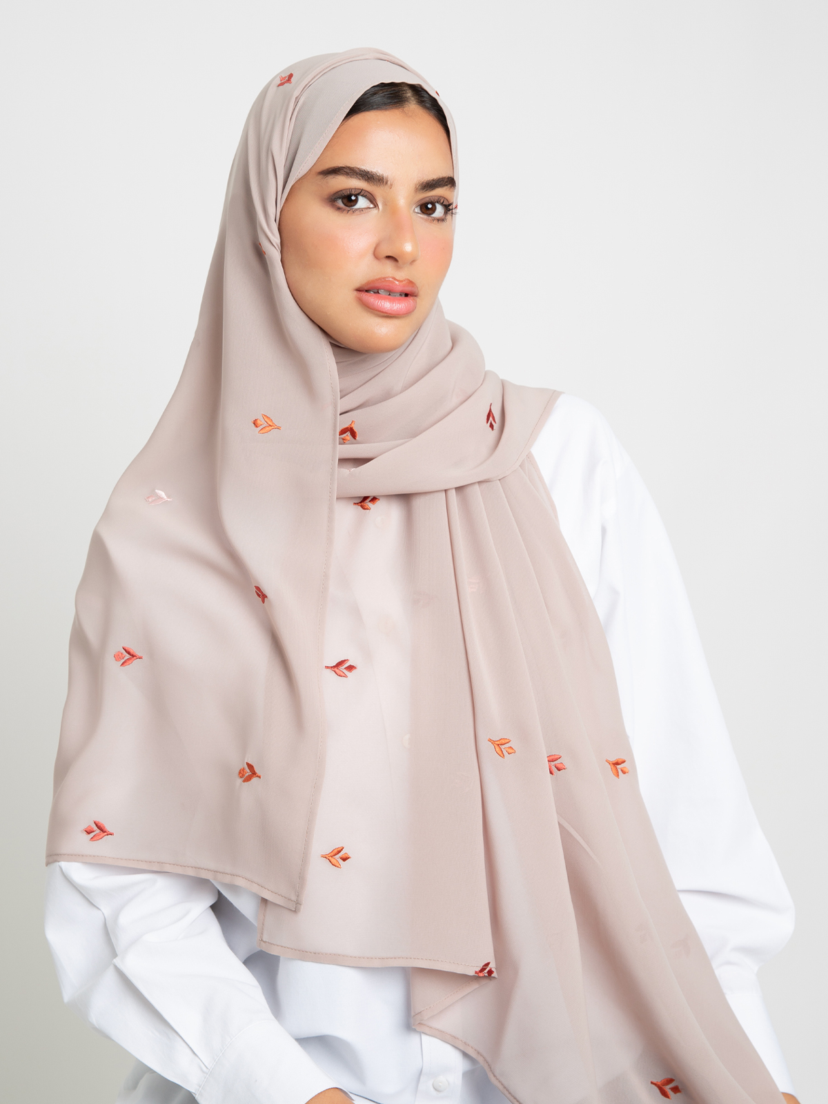 Beige Petal Trace Laser Tarha