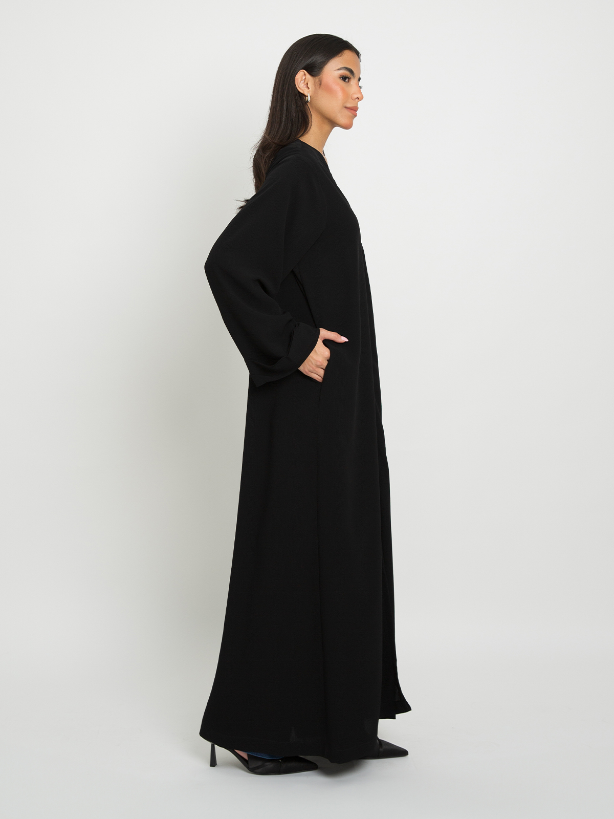 Black - Regular Cut V-Neck Closed Long Abaya in Yoryu Fabric