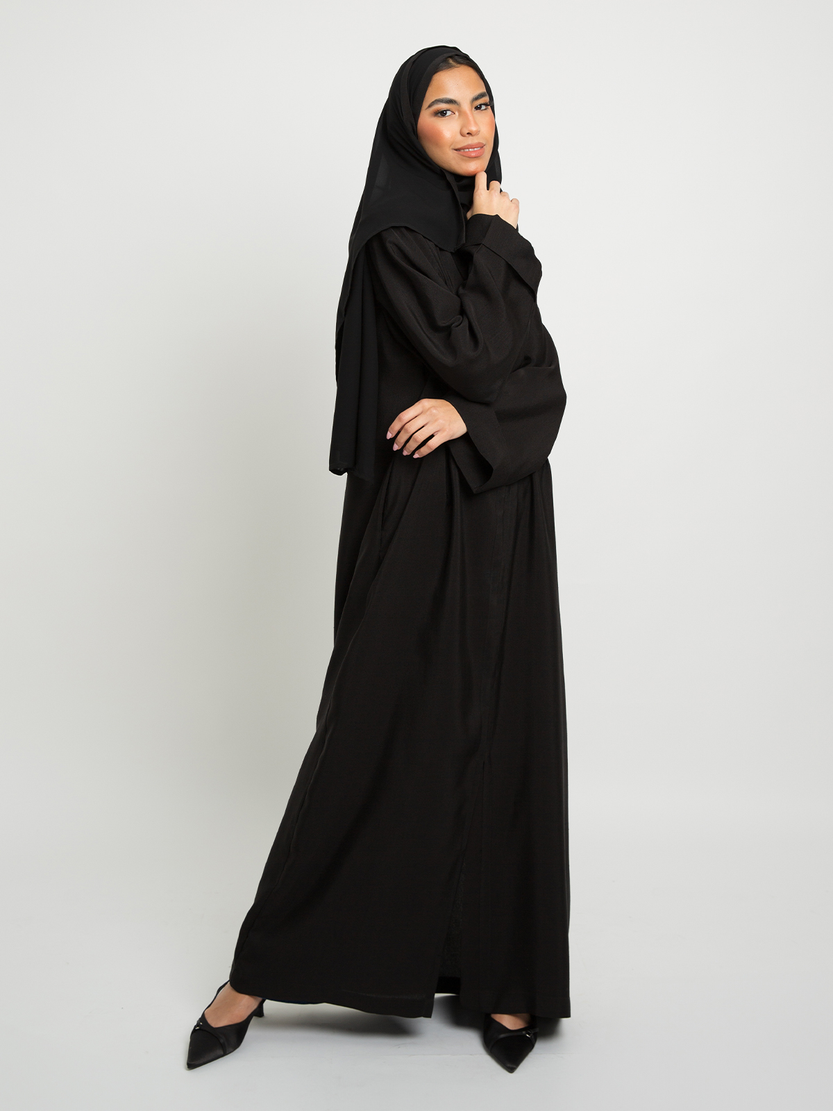 Black - Regular Cut V-Neck Closed Long Abaya in Salona Fabric