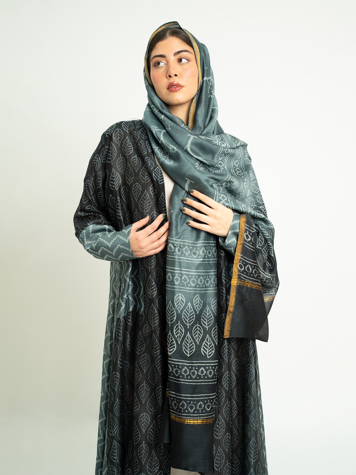 Black Silver Lining A-Cut Abaya