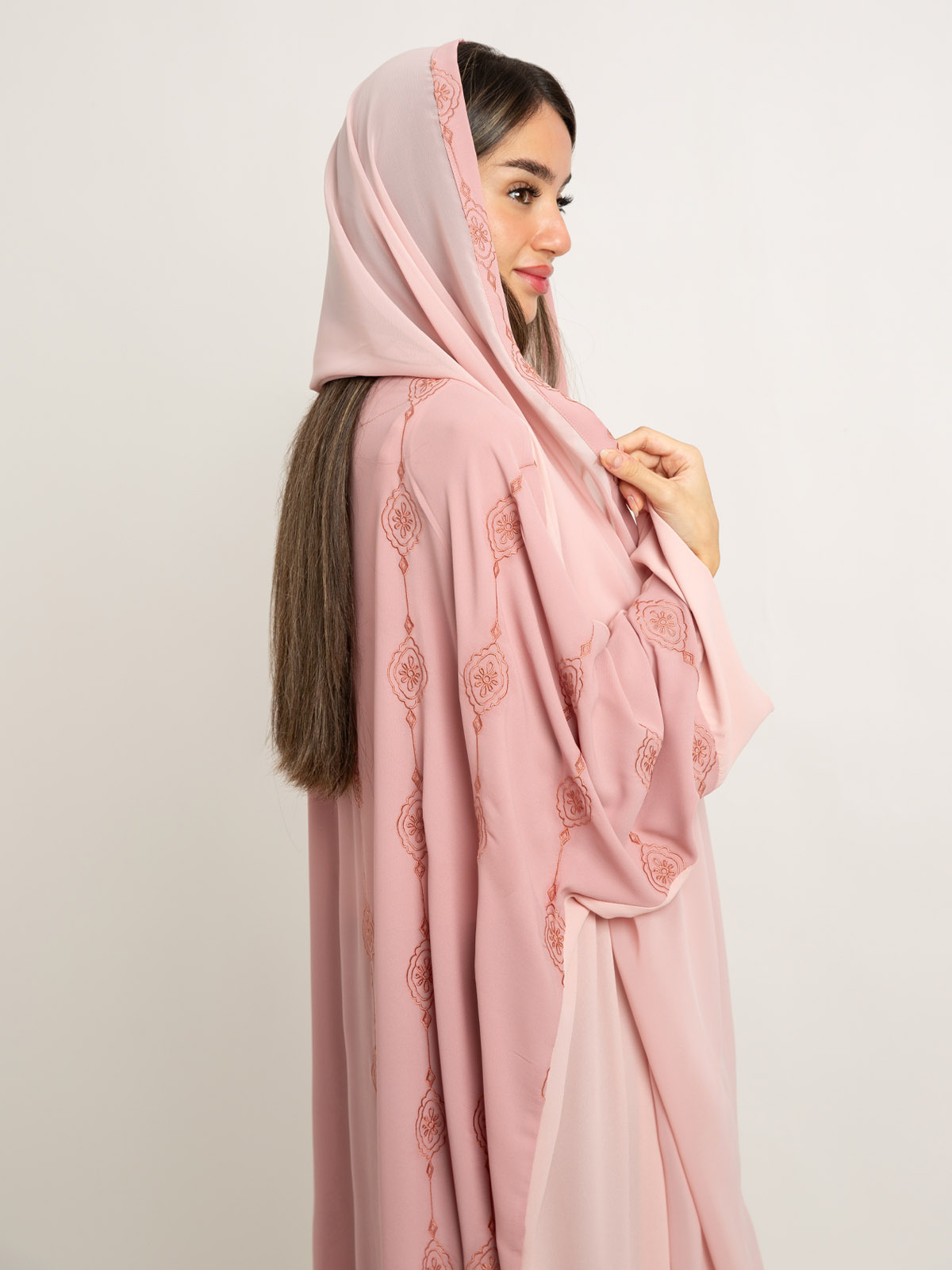 Rose Daisy Chains Wide-fit Abaya