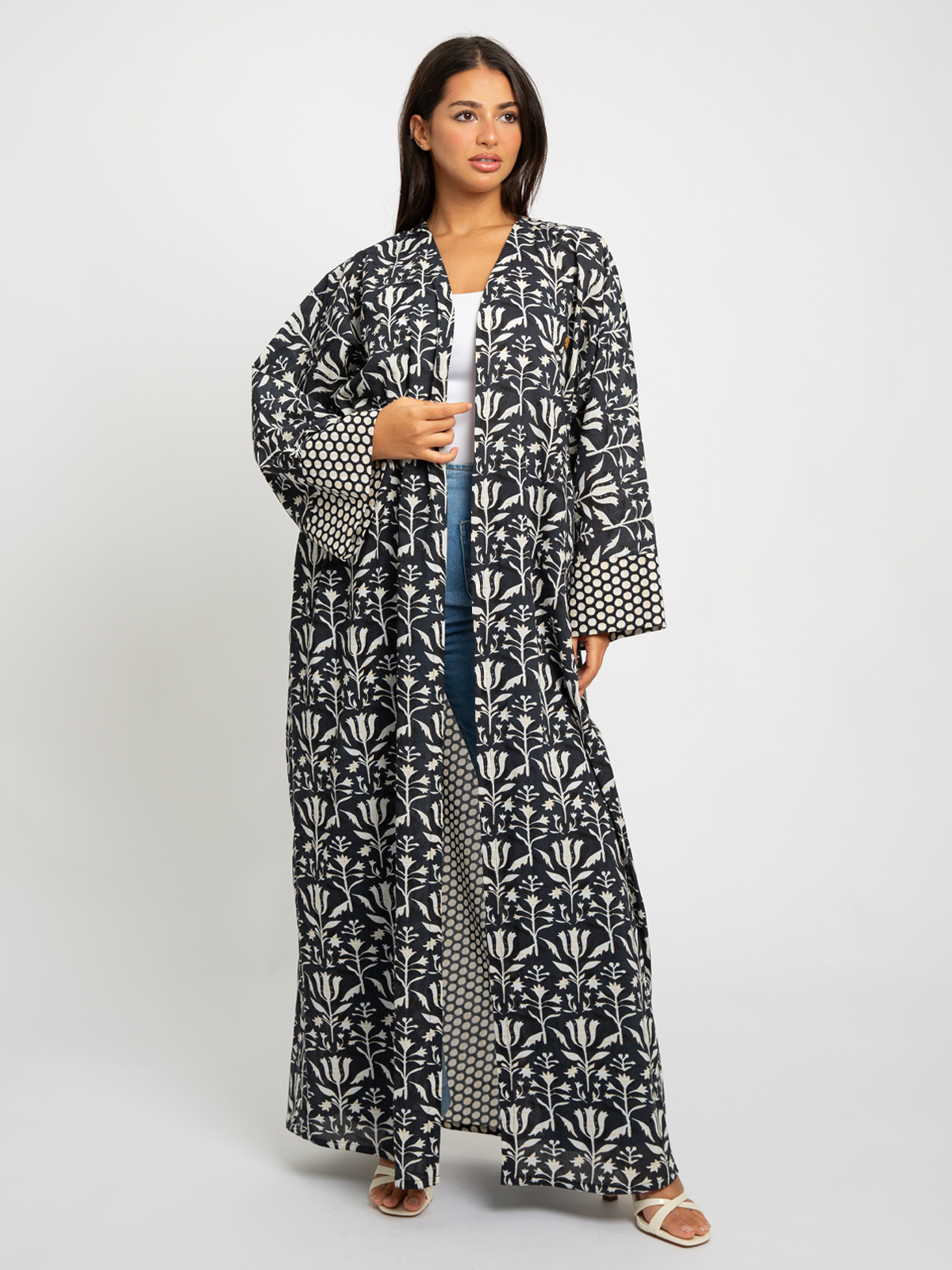 Black Lilies Wide-fit Abaya