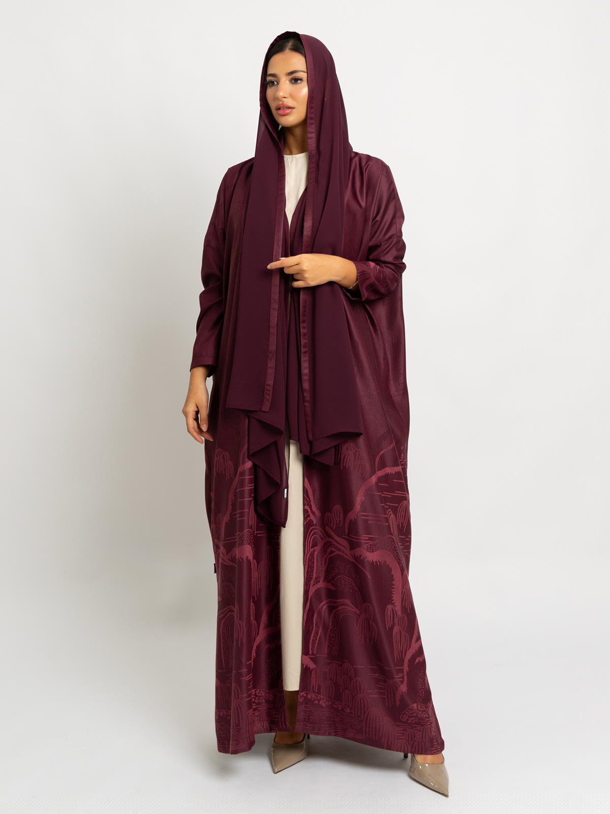 Maroon Earth Peaks Wide-fit Tight Sleeves Abaya