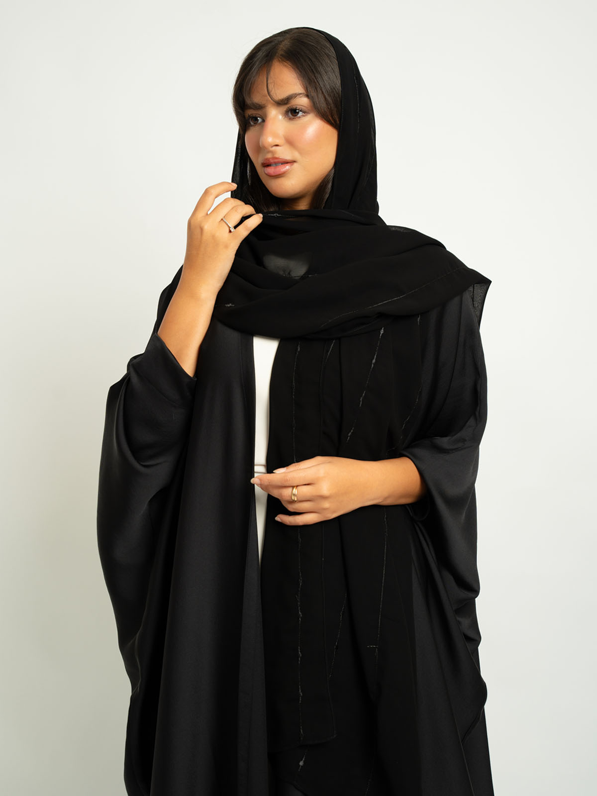 Black Linked Drops Bisht Abaya