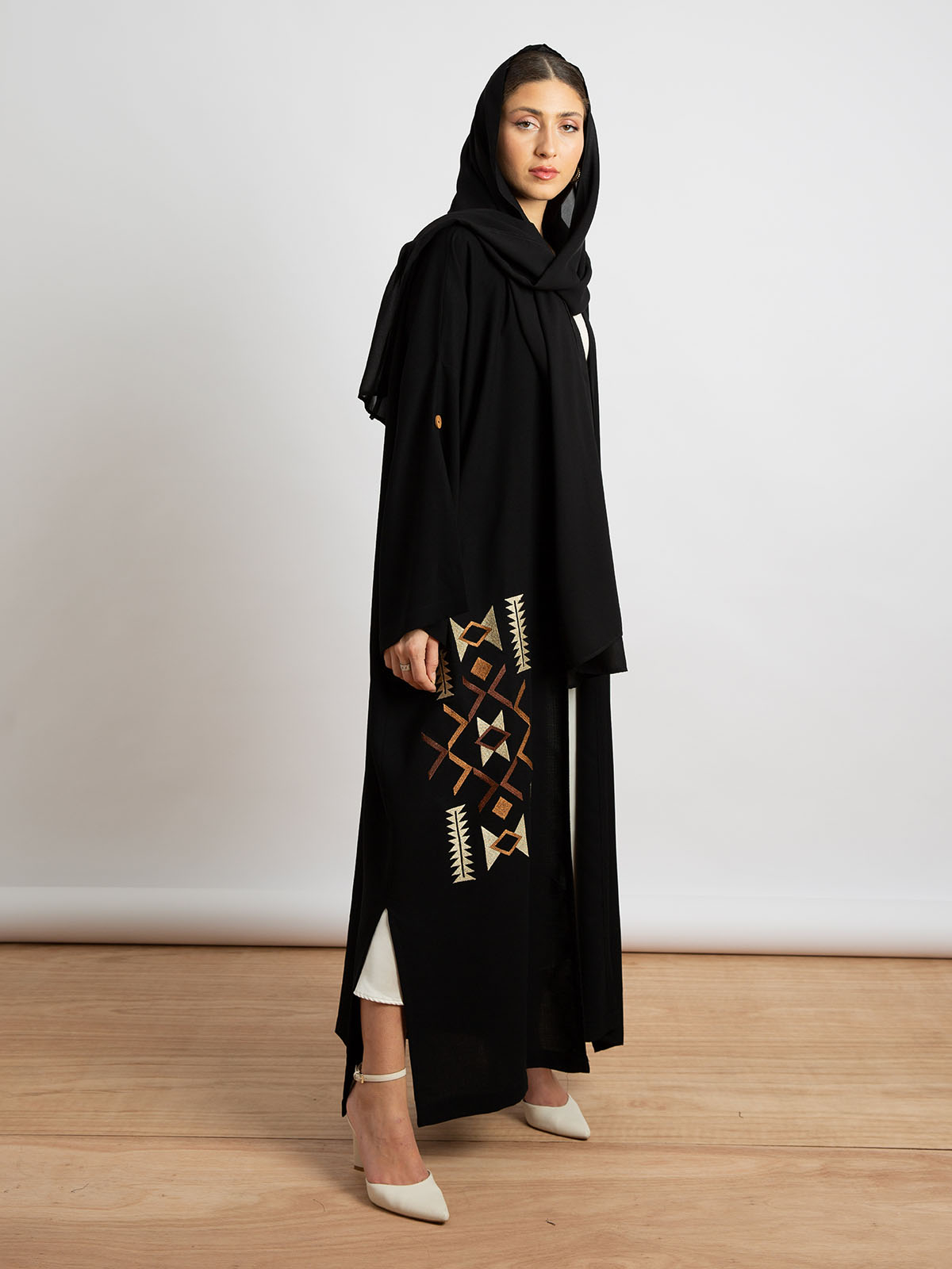 Kaafmeem women clothing wide fit black long open abaya with brown sadu embroidery in lightweight fabric for special events