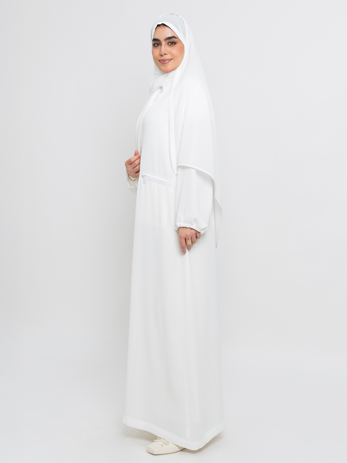 White Zipper Hajj & Umrah Abaya in Crape Fabric