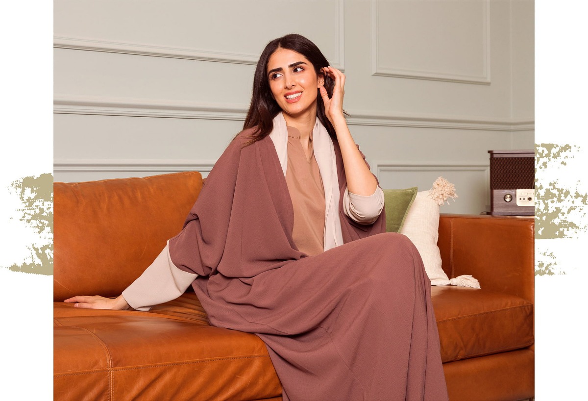 تفاصيل العباية الملونة